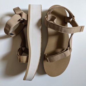 Teva Flatform Universal Sandal - Lark, size 11